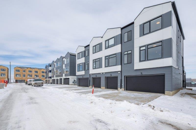 8527 19 Avenue Southeast, CALGARY, 3 Bedrooms Bedrooms, ,2.5 BathroomsBathrooms,Condos/Townhouses,For Rent,8527 19 Avenue Southeast,2651