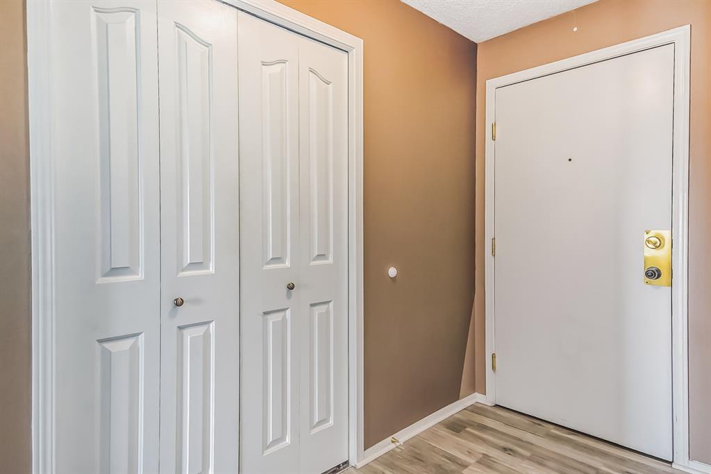 #305, 4000 Somervale Court SW, Calgary, 1 Bedroom Bedrooms, ,2 BathroomsBathrooms,Condos/Townhouses,Sold,Somerset Crossing,3,2699
