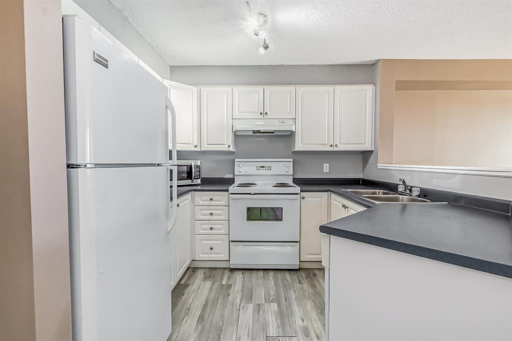 #305, 4000 Somervale Court SW, Calgary, 1 Bedroom Bedrooms, ,2 BathroomsBathrooms,Condos/Townhouses,Sold,Somerset Crossing,3,2699