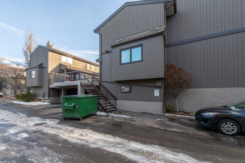 1305, 3240 66 Ave SW, Calgary, 2 Bedrooms Bedrooms, ,2.5 BathroomsBathrooms,Condos/Townhouses,For Rent,Lakeview Green 3,1305, 3240 66 Ave SW,2795