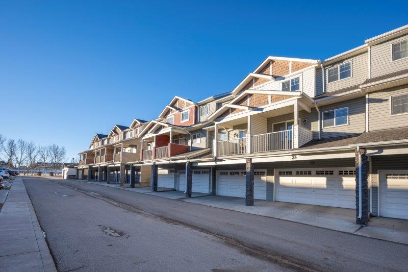 39 Pantego Lane NW, Calgary, 3 Bedrooms Bedrooms, 0 ,2.5 BathroomsBathrooms,Condos/Townhouses,Rented,39 Pantego Lane NW,0,2829