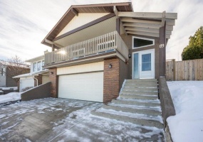 83 Beacham Way NW, Calgary, 3 Bedrooms Bedrooms, ,2 BathroomsBathrooms,Houses,For Rent,83 Beacham Way NW,2856
