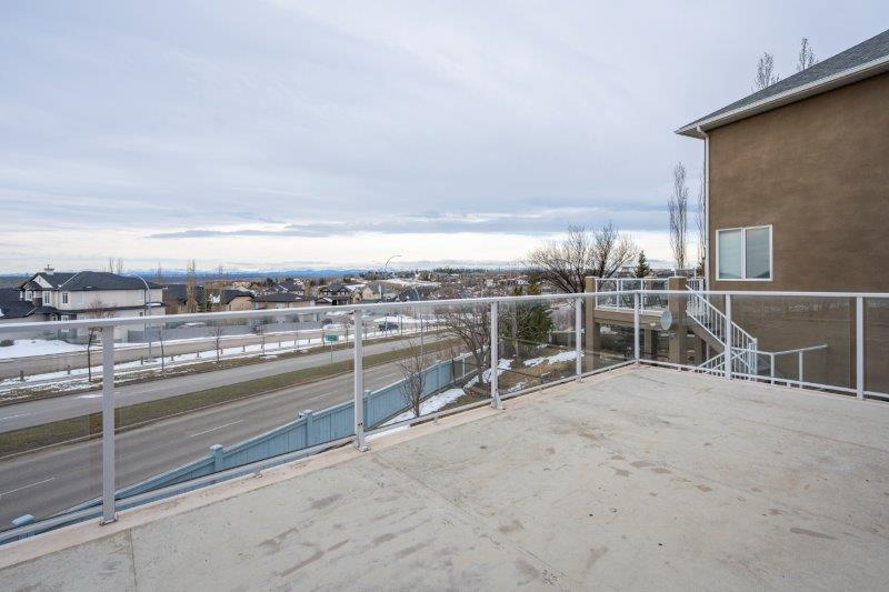 61 Simcrest Grove SW, Calgary, 5 Bedrooms Bedrooms, ,4 BathroomsBathrooms,Houses,For Rent,61 Simcrest Grove SW,2875