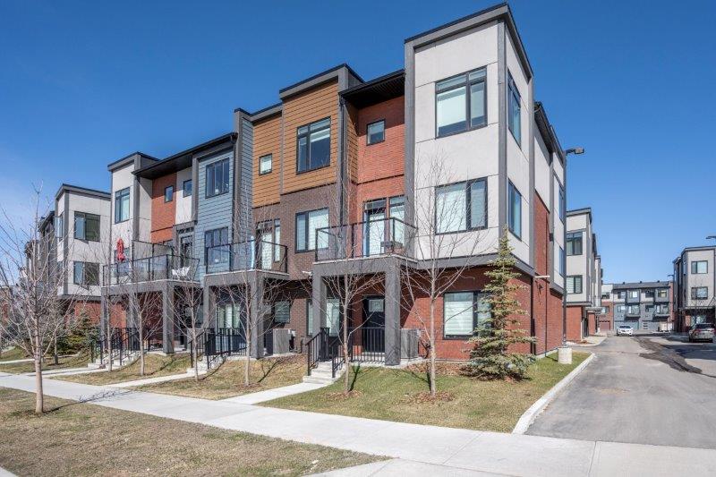 175 Greenbriar Pl NW, Calgary, 3.5 Bedrooms Bedrooms, ,2.5 BathroomsBathrooms,Condos/Townhouses,For Rent,175 Greenbriar Pl NW,2877