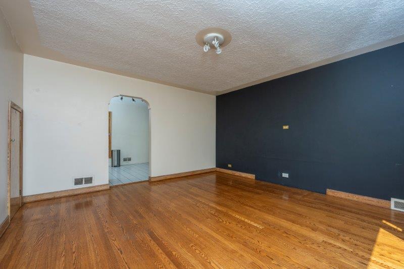 4, 1458 Memorial Drive Northwest, Calgary, 1 Bedroom Bedrooms, 0 ,1 BathroomBathrooms,Condos/Townhouses,For Rent,4, 1458 Memorial Drive Northwest,0,2937