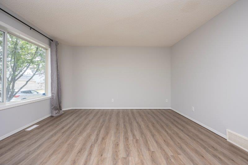 164 Bridleridge Gardens SW, Calgary, 3 Bedrooms Bedrooms, 0 ,1.5 BathroomsBathrooms,Houses,For Rent,164 Bridleridge Gardens SW,0,2951