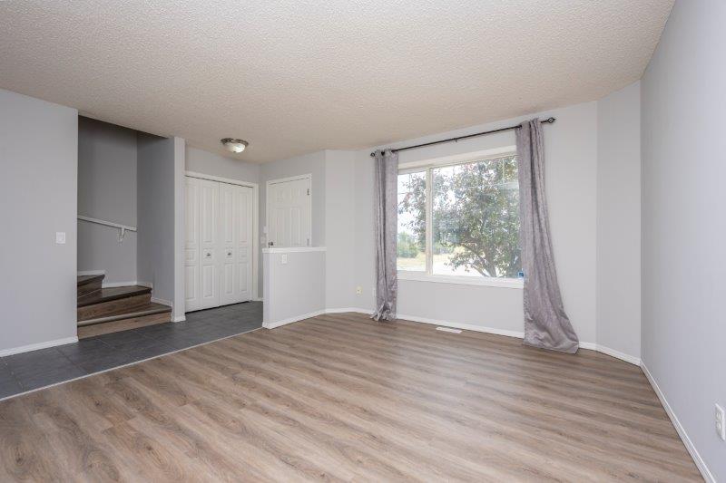 164 Bridleridge Gardens SW, Calgary, 3 Bedrooms Bedrooms, 0 ,1.5 BathroomsBathrooms,Houses,For Rent,164 Bridleridge Gardens SW,0,2951