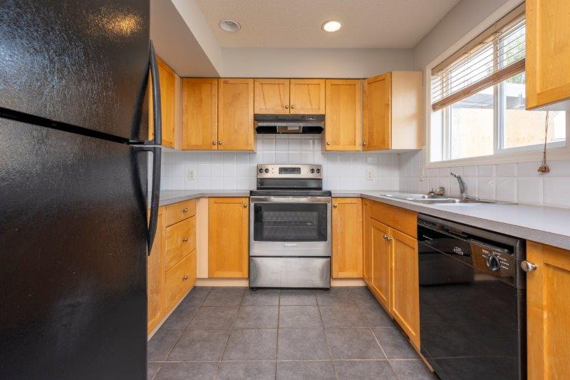 164 Bridleridge Gardens SW, Calgary, 3 Bedrooms Bedrooms, 0 ,1.5 BathroomsBathrooms,Houses,For Rent,164 Bridleridge Gardens SW,0,2951