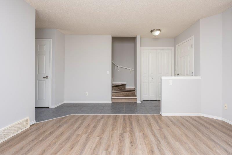 164 Bridleridge Gardens SW, Calgary, 3 Bedrooms Bedrooms, 0 ,1.5 BathroomsBathrooms,Houses,For Rent,164 Bridleridge Gardens SW,0,2951