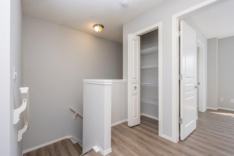 164 Bridleridge Gardens SW, Calgary, 3 Bedrooms Bedrooms, 0 ,1.5 BathroomsBathrooms,Houses,For Rent,164 Bridleridge Gardens SW,0,2951