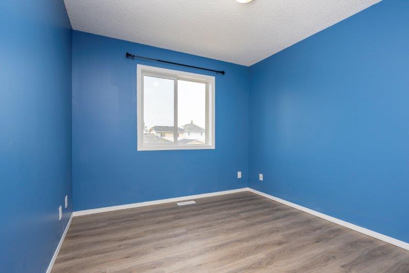 164 Bridleridge Gardens SW, Calgary, 3 Bedrooms Bedrooms, 0 ,1.5 BathroomsBathrooms,Houses,For Rent,164 Bridleridge Gardens SW,0,2951