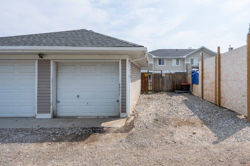 164 Bridleridge Gardens SW, Calgary, 3 Bedrooms Bedrooms, 0 ,1.5 BathroomsBathrooms,Houses,For Rent,164 Bridleridge Gardens SW,0,2951