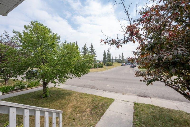 164 Bridleridge Gardens SW, Calgary, 3 Bedrooms Bedrooms, 0 ,1.5 BathroomsBathrooms,Houses,For Rent,164 Bridleridge Gardens SW,0,2951