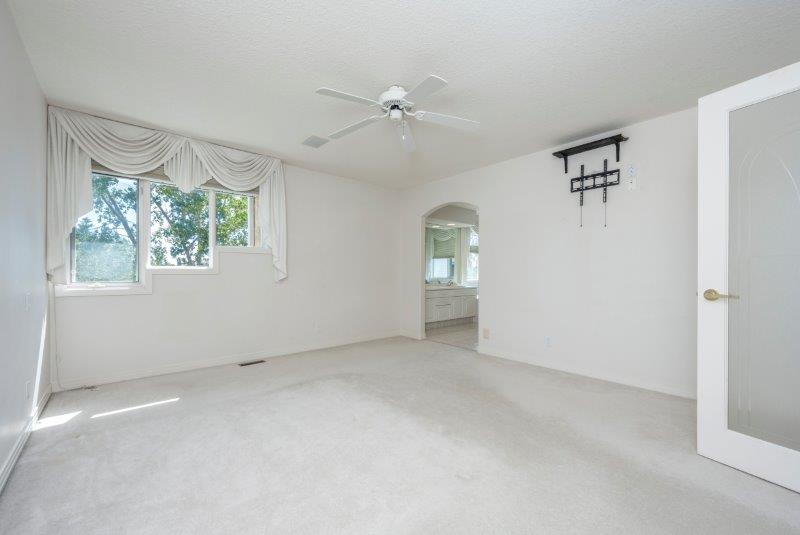 162 Schiller Crescent NW, Calgary, 4 Bedrooms Bedrooms, 0 ,3.5 BathroomsBathrooms,Houses,Rented,162 Schiller Crescent NW,0,2975
