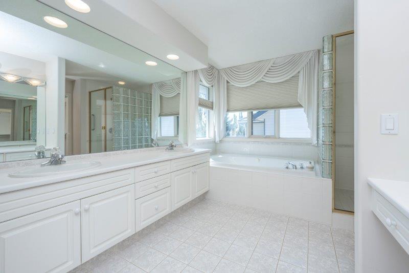 162 Schiller Crescent NW, Calgary, 4 Bedrooms Bedrooms, 0 ,3.5 BathroomsBathrooms,Houses,Rented,162 Schiller Crescent NW,0,2975