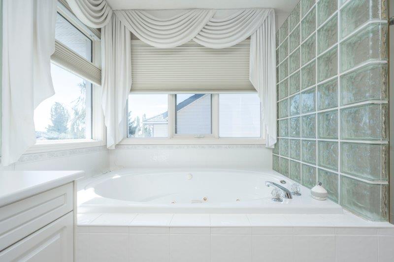 162 Schiller Crescent NW, Calgary, 4 Bedrooms Bedrooms, 0 ,3.5 BathroomsBathrooms,Houses,Rented,162 Schiller Crescent NW,0,2975