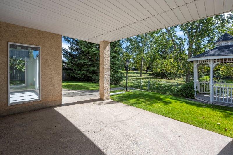 162 Schiller Crescent NW, Calgary, 4 Bedrooms Bedrooms, 0 ,3.5 BathroomsBathrooms,Houses,Rented,162 Schiller Crescent NW,0,2975