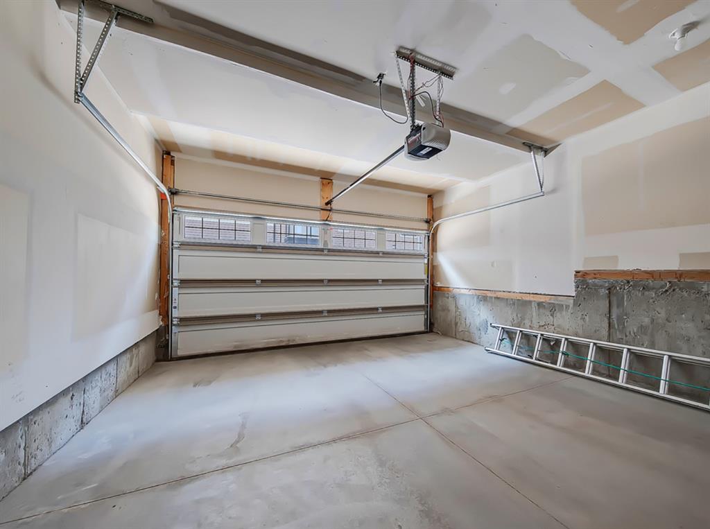 27 Aspen Hills Common Southwest, Calgary, 2 Bedrooms Bedrooms, 0 ,2.5 BathroomsBathrooms,Condos/Townhouses,For Rent,Mosaic of Aspen Hills,27 Aspen Hills Common Southwest,0,3117