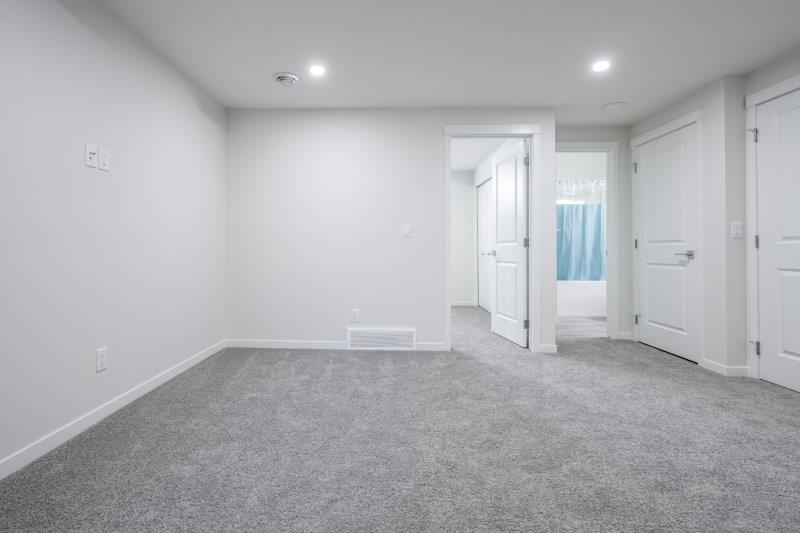18 Yarrow Street, Okotoks, 1 Bedroom Bedrooms, ,1 BathroomBathrooms,Houses,Rented,18 Yarrow Street,3136