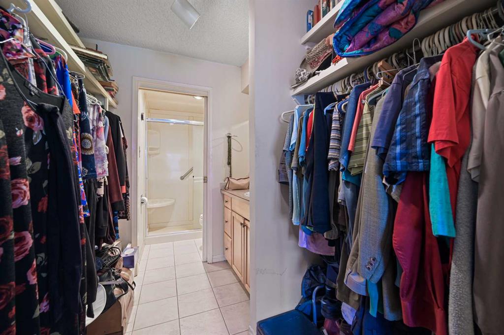 #2A, 133 25 Avenue SW, Calgary, 2 Bedrooms Bedrooms, ,2 BathroomsBathrooms,Condos/Townhouses,For Sale,Hampton Court,1,3171