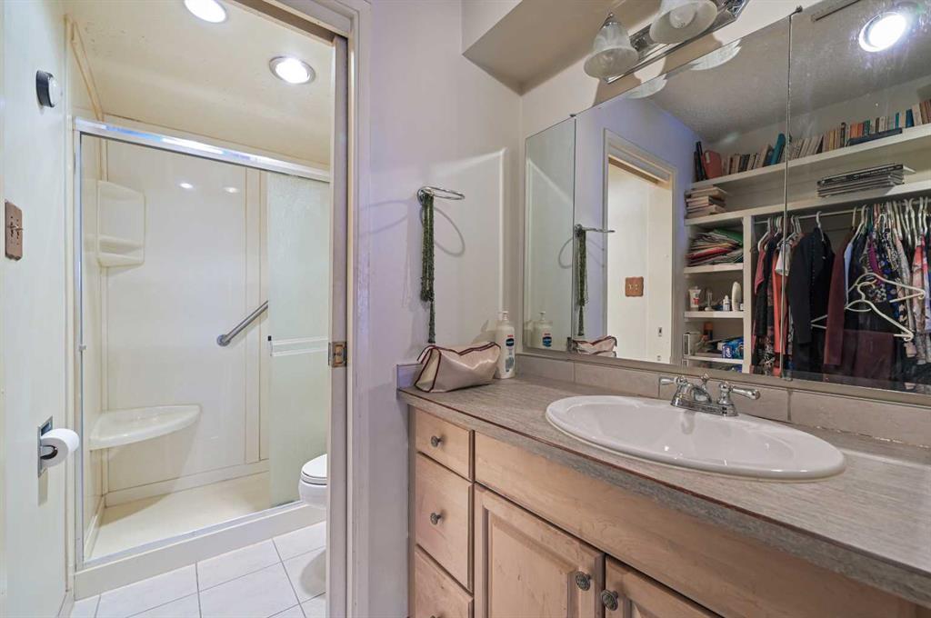 #2A, 133 25 Avenue SW, Calgary, 2 Bedrooms Bedrooms, ,2 BathroomsBathrooms,Condos/Townhouses,For Sale,Hampton Court,1,3171