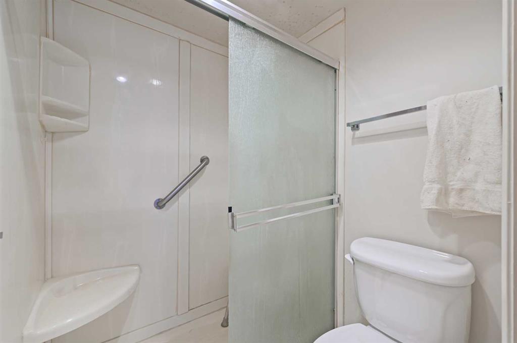 #2A, 133 25 Avenue SW, Calgary, 2 Bedrooms Bedrooms, ,2 BathroomsBathrooms,Condos/Townhouses,For Sale,Hampton Court,1,3171