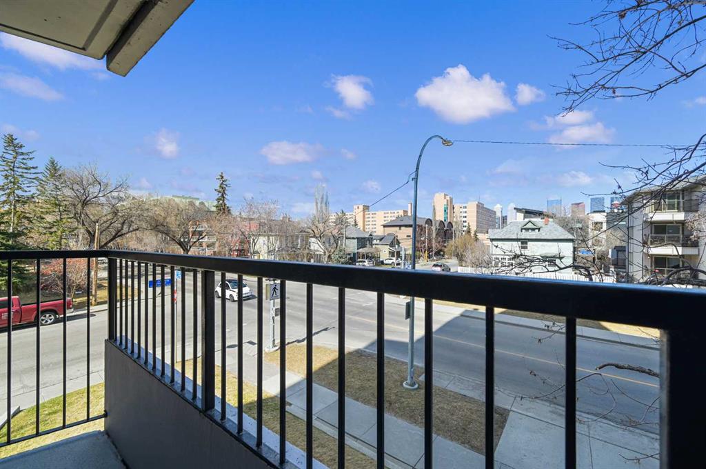 #2A, 133 25 Avenue SW, Calgary, 2 Bedrooms Bedrooms, ,2 BathroomsBathrooms,Condos/Townhouses,For Sale,Hampton Court,1,3171