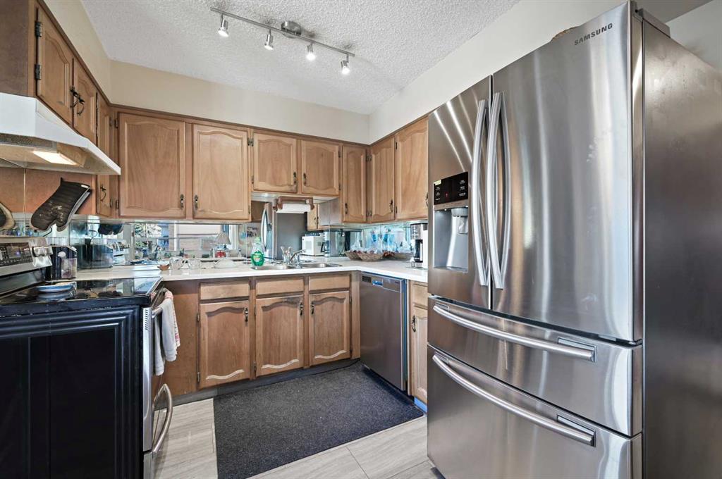 #2A, 133 25 Avenue SW, Calgary, 2 Bedrooms Bedrooms, ,2 BathroomsBathrooms,Condos/Townhouses,For Sale,Hampton Court,1,3171