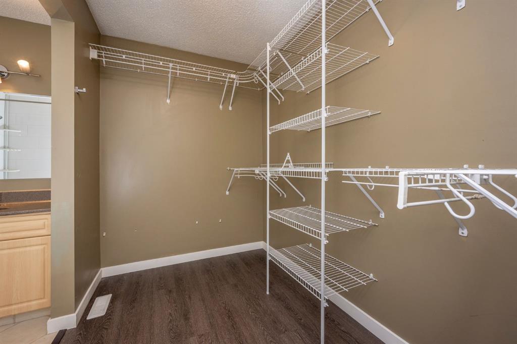 6031 Lacombe Way SW, Calgary, 4 Bedrooms Bedrooms, ,3 BathroomsBathrooms,Houses,For Sale,3172