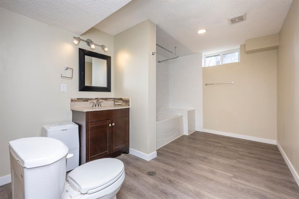6031 Lacombe Way SW, Calgary, 4 Bedrooms Bedrooms, ,3 BathroomsBathrooms,Houses,For Sale,3172