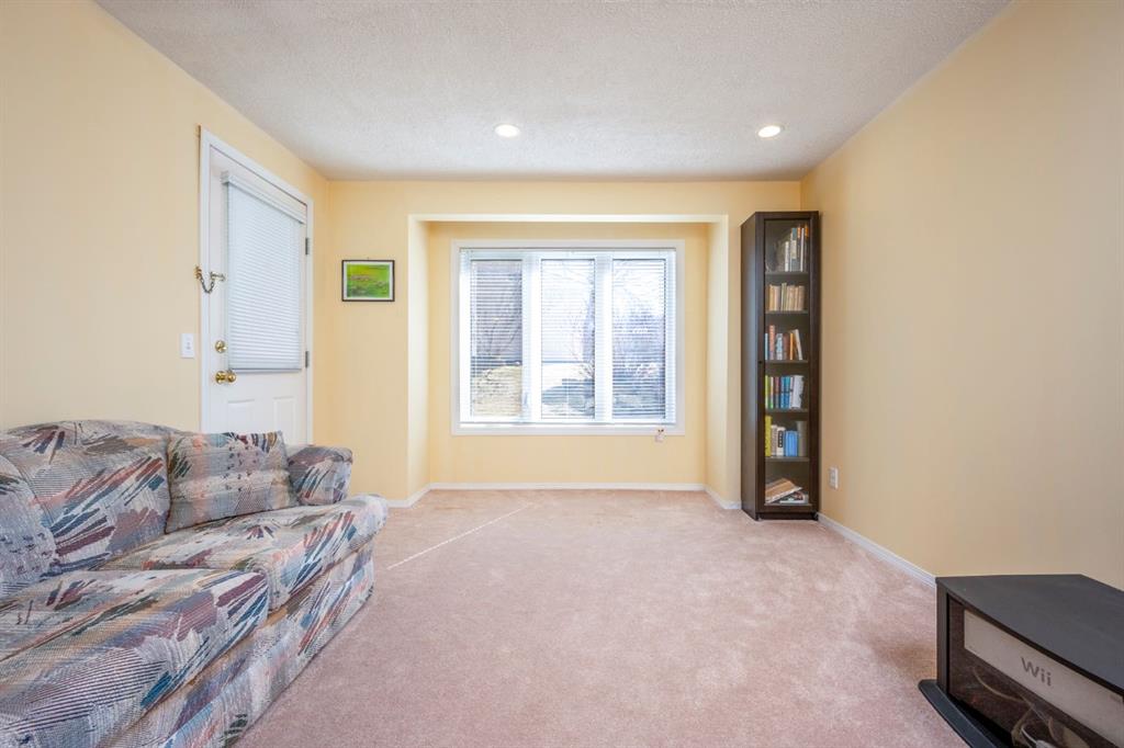#107, 388 Sandarac Drive NW, Calgary, 4 Bedrooms Bedrooms, ,3 BathroomsBathrooms,Condos/Townhouses,Sold,3175