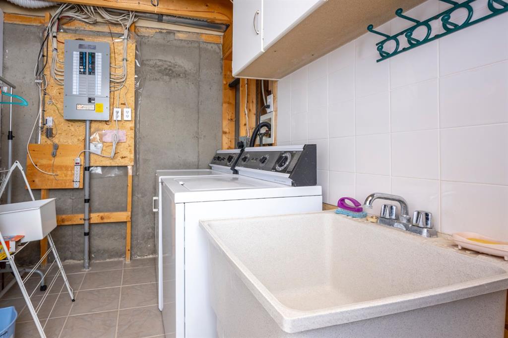 #107, 388 Sandarac Drive NW, Calgary, 4 Bedrooms Bedrooms, ,3 BathroomsBathrooms,Condos/Townhouses,Sold,3175