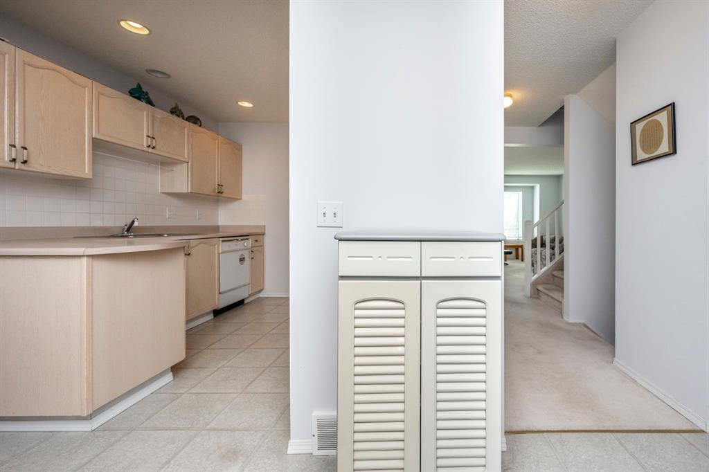 #107, 388 Sandarac Drive NW, Calgary, 4 Bedrooms Bedrooms, ,3 BathroomsBathrooms,Condos/Townhouses,Sold,3175