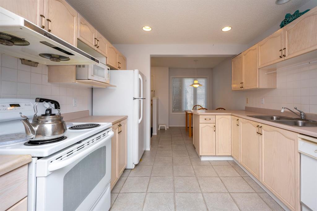 #107, 388 Sandarac Drive NW, Calgary, 4 Bedrooms Bedrooms, ,3 BathroomsBathrooms,Condos/Townhouses,Sold,3175