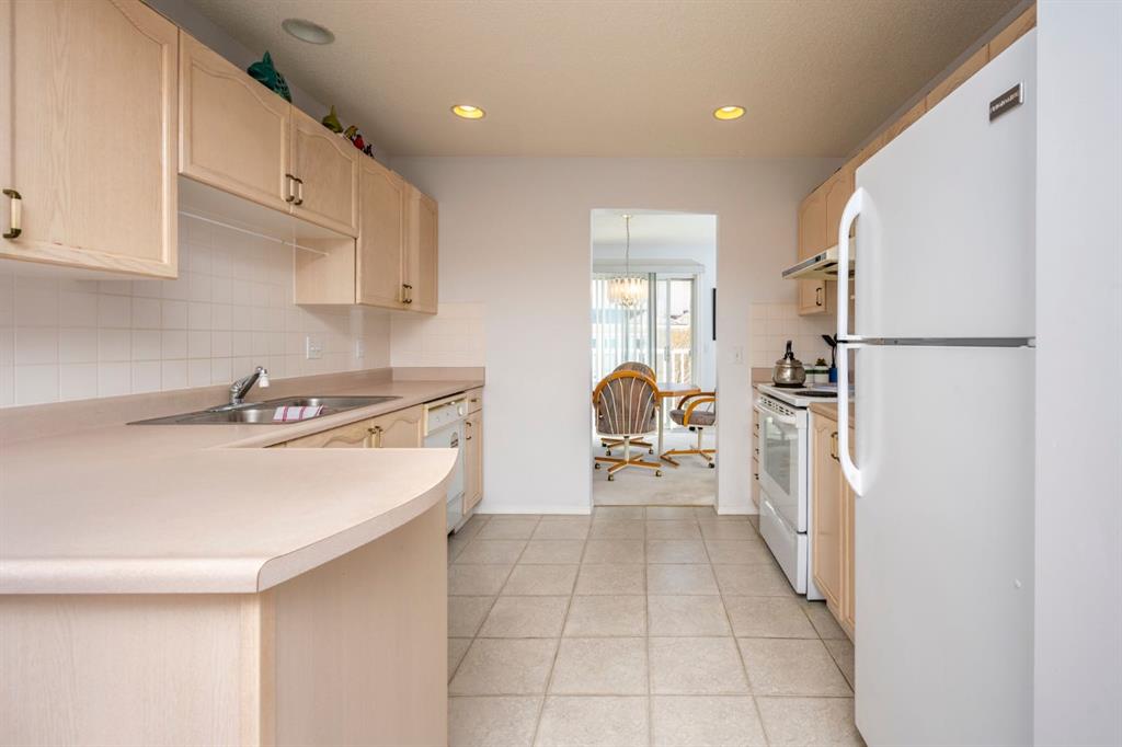 #107, 388 Sandarac Drive NW, Calgary, 4 Bedrooms Bedrooms, ,3 BathroomsBathrooms,Condos/Townhouses,Sold,3175
