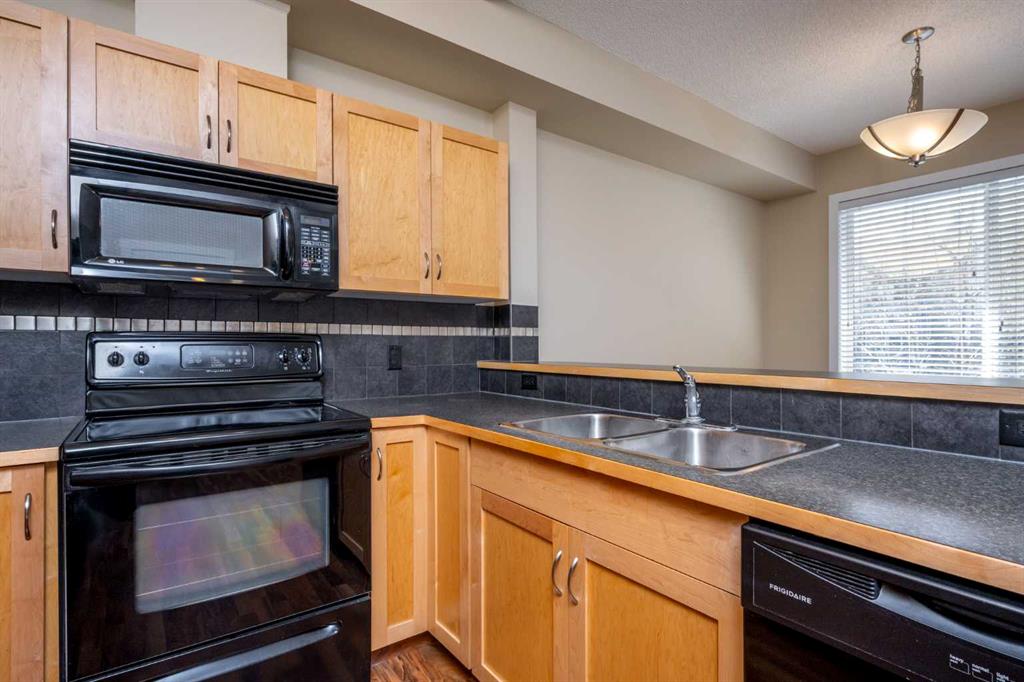 #1218, 211 Aspen Stone Boulevard SW, Calgary, 2 Bedrooms Bedrooms, ,2 BathroomsBathrooms,Condos/Townhouses,For Sale,Gallant Ridge,2,3179