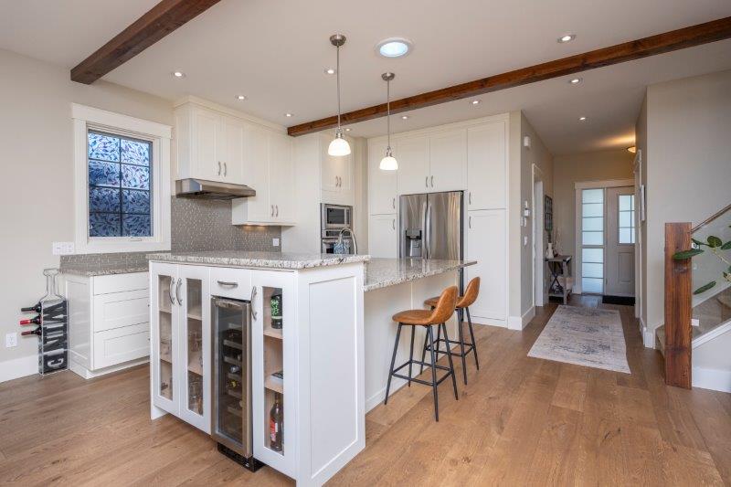 2815 25 Street Southwest, Calgary, 4 Bedrooms Bedrooms, ,3.5 BathroomsBathrooms,Houses,For Rent,2815 25 Street Southwest,3194