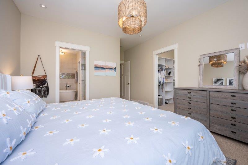 2815 25 Street Southwest, Calgary, 4 Bedrooms Bedrooms, ,3.5 BathroomsBathrooms,Houses,For Rent,2815 25 Street Southwest,3194