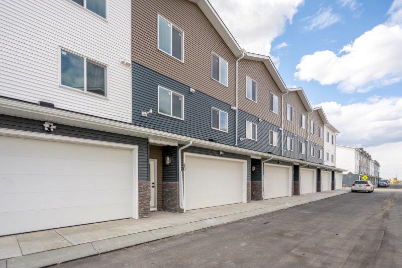 40 Red Sky Manor NE, Calgary, 4 Bedrooms Bedrooms, ,3.5 BathroomsBathrooms,Condos/Townhouses,For Rent,40 Red Sky Manor NE,3195