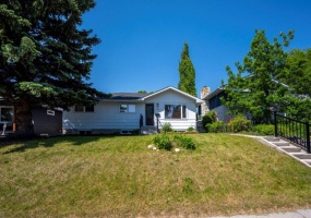 15R Greenwood Crescent Southwest, Calgary, 2 Bedrooms Bedrooms, ,1 BathroomBathrooms,Houses,For Rent,15R Greenwood Crescent Southwest ,3200