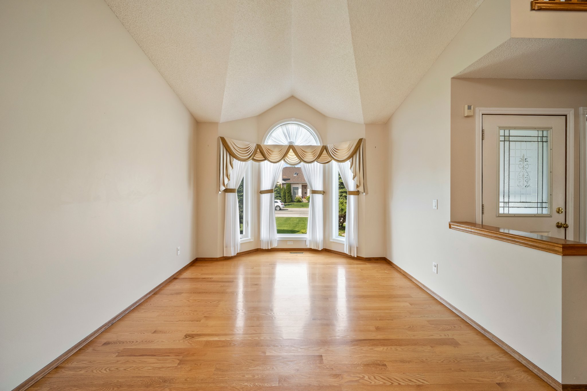 327 Douglas Woods Drive Southeast, Calgary, 4 Bedrooms Bedrooms, ,3.5 BathroomsBathrooms,Houses,For Rent,327 Douglas Woods Drive Southeast,3210