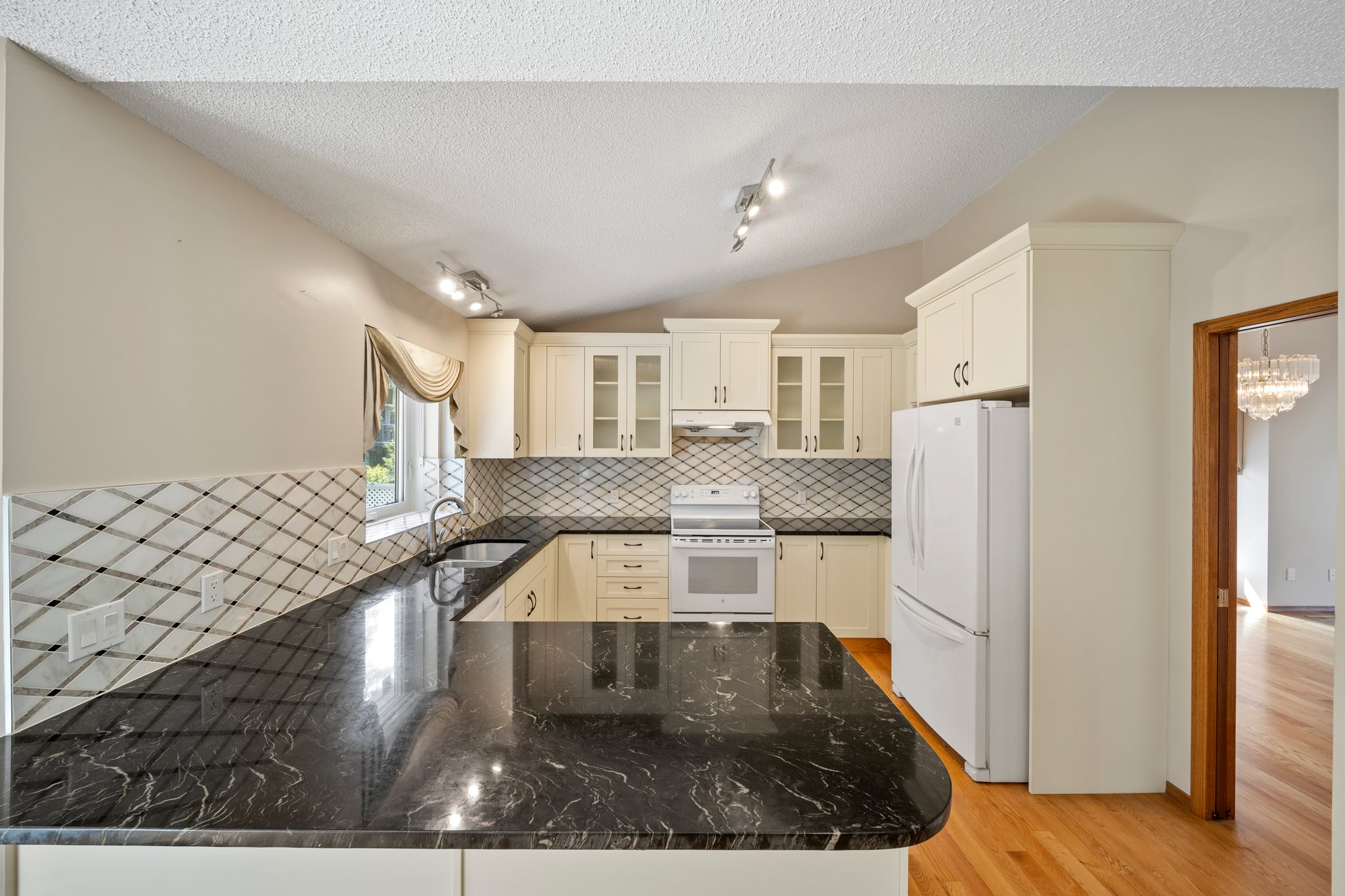 327 Douglas Woods Drive Southeast, Calgary, 4 Bedrooms Bedrooms, ,3.5 BathroomsBathrooms,Houses,For Rent,327 Douglas Woods Drive Southeast,3210