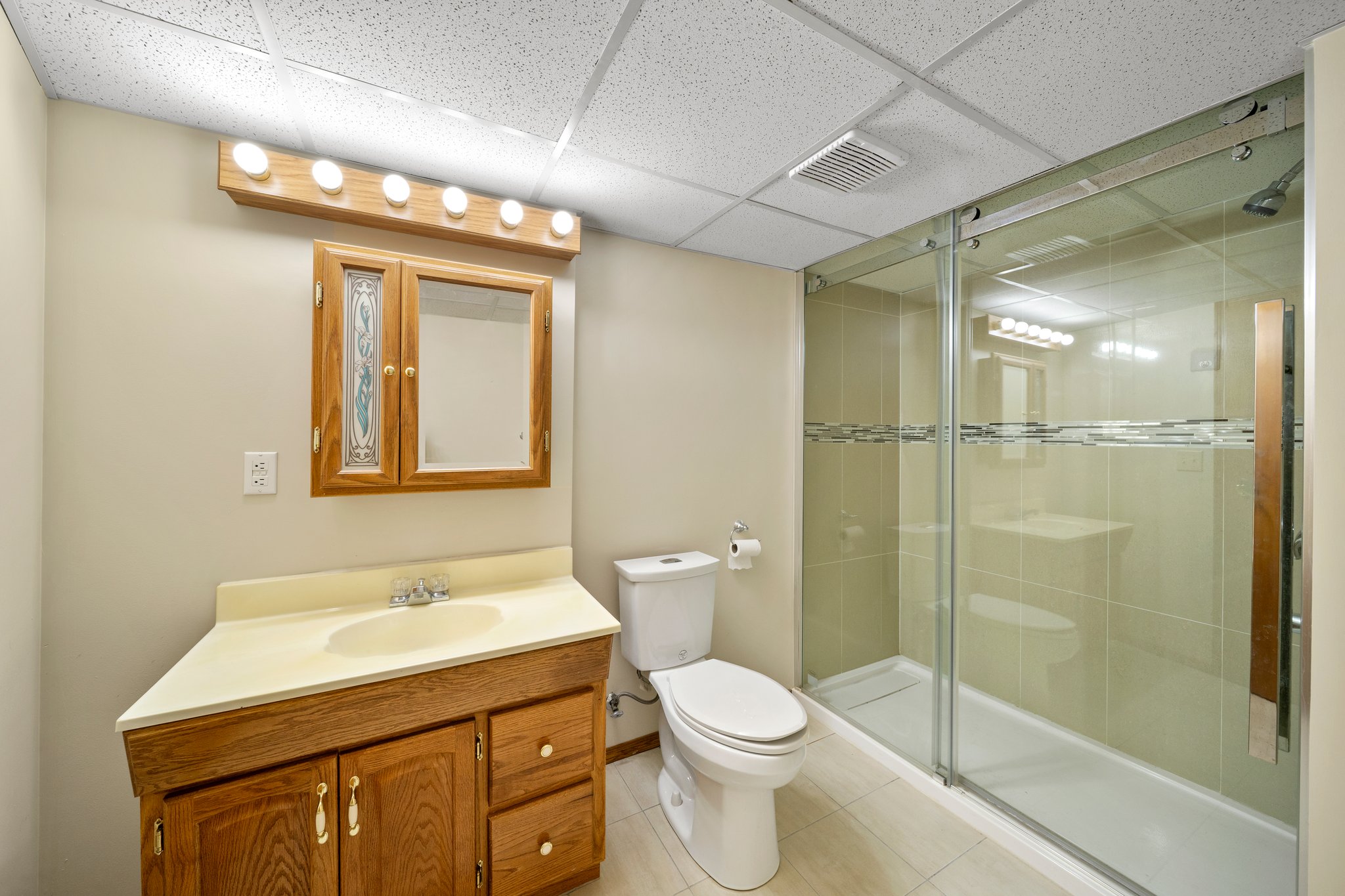 327 Douglas Woods Drive Southeast, Calgary, 4 Bedrooms Bedrooms, ,3.5 BathroomsBathrooms,Houses,For Rent,327 Douglas Woods Drive Southeast,3210