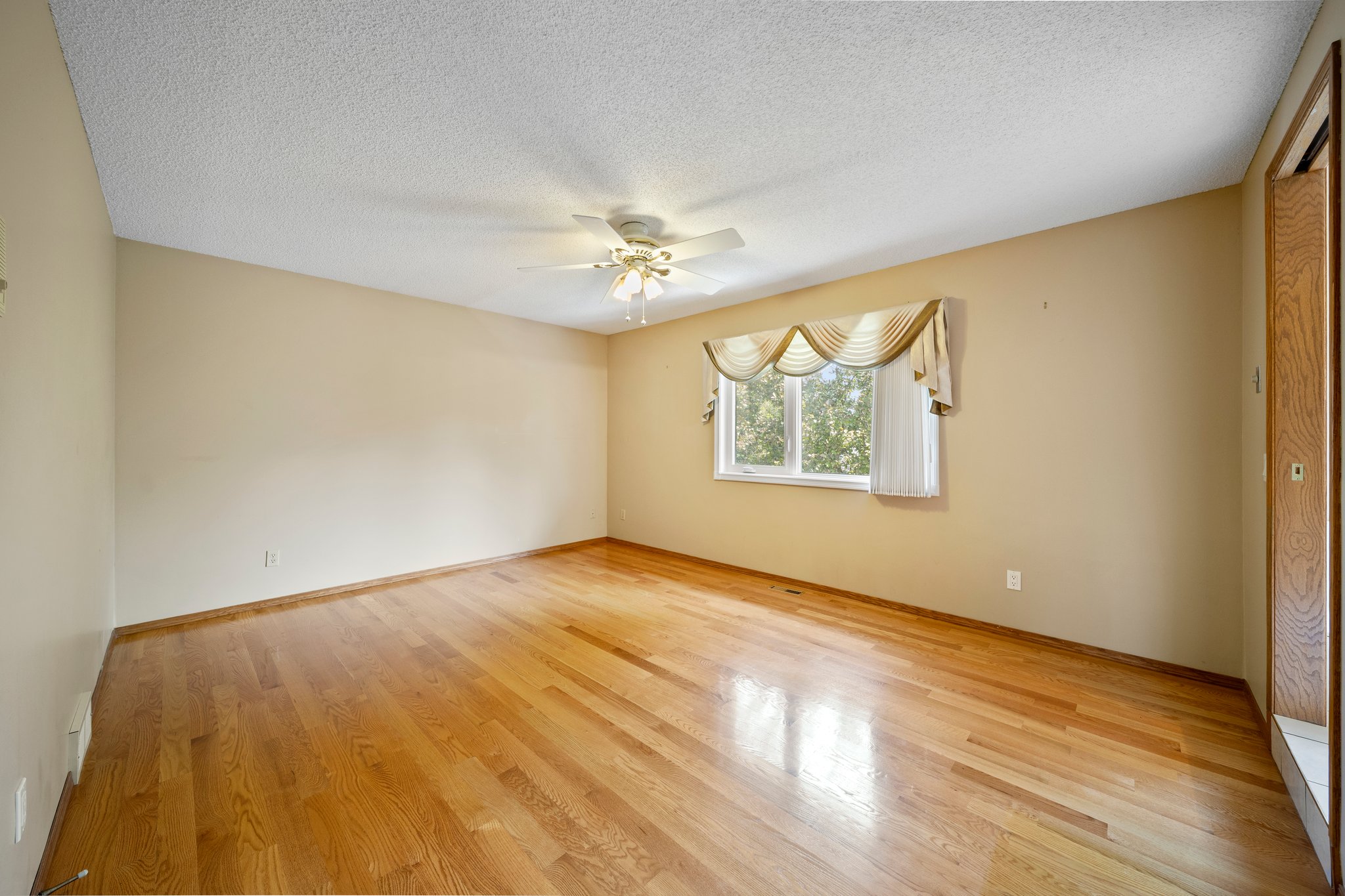 327 Douglas Woods Drive Southeast, Calgary, 4 Bedrooms Bedrooms, ,3.5 BathroomsBathrooms,Houses,For Rent,327 Douglas Woods Drive Southeast,3210