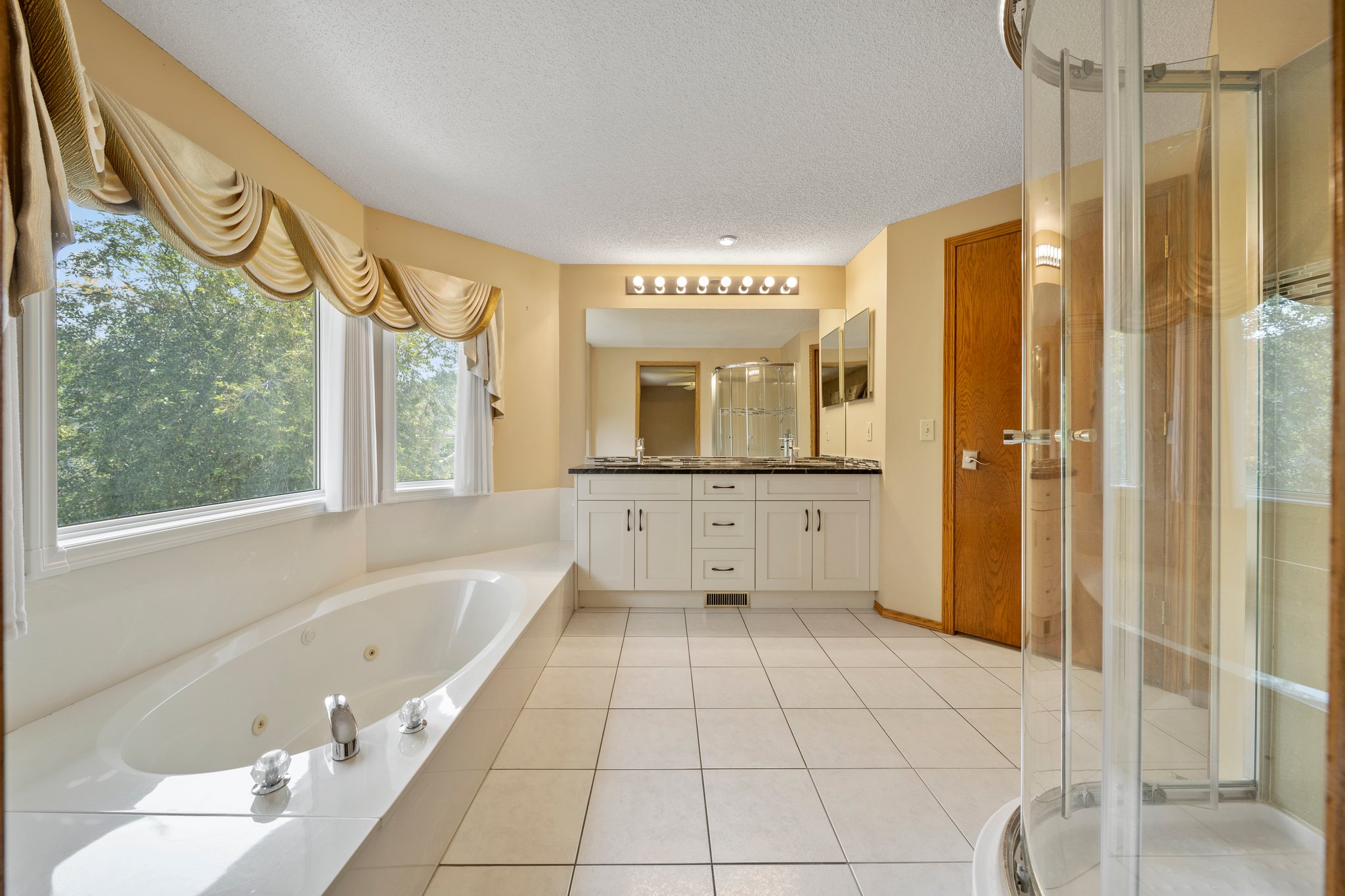 327 Douglas Woods Drive Southeast, Calgary, 4 Bedrooms Bedrooms, ,3.5 BathroomsBathrooms,Houses,For Rent,327 Douglas Woods Drive Southeast,3210