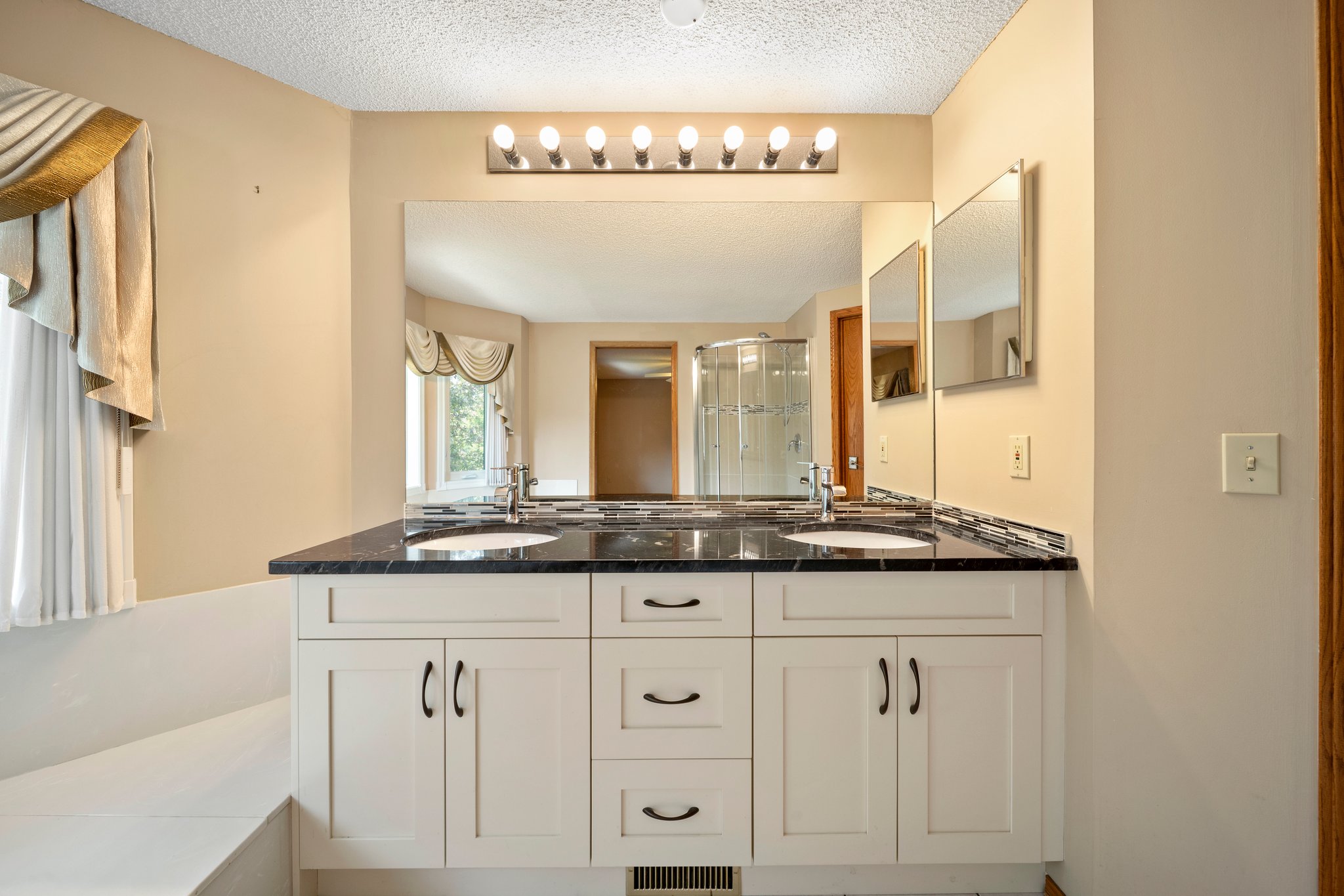 327 Douglas Woods Drive Southeast, Calgary, 4 Bedrooms Bedrooms, ,3.5 BathroomsBathrooms,Houses,For Rent,327 Douglas Woods Drive Southeast,3210