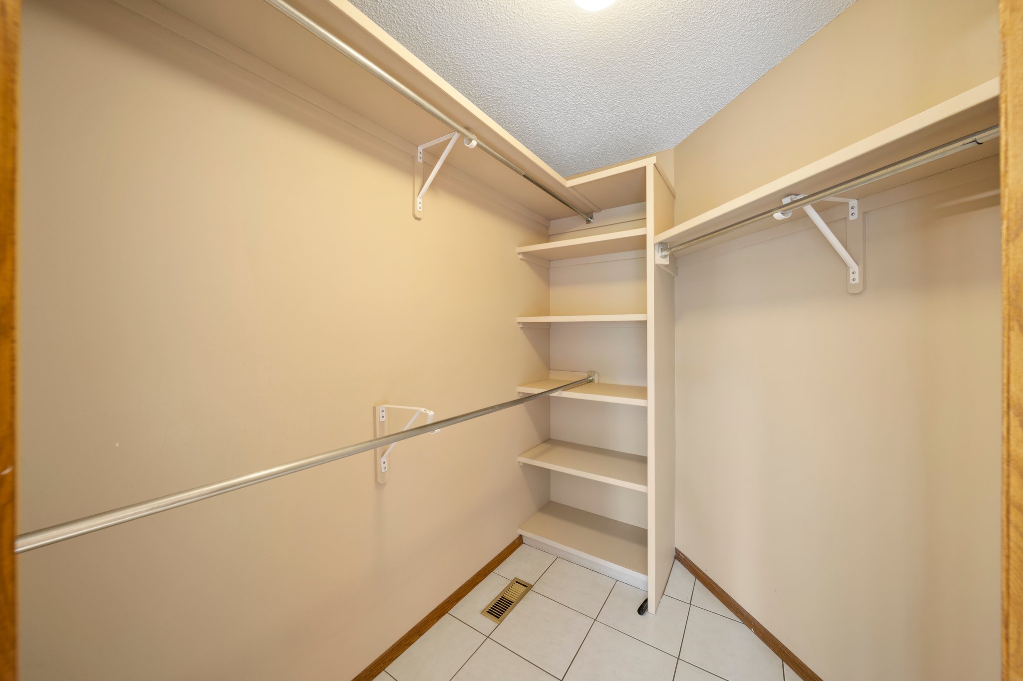 327 Douglas Woods Drive Southeast, Calgary, 4 Bedrooms Bedrooms, ,3.5 BathroomsBathrooms,Houses,For Rent,327 Douglas Woods Drive Southeast,3210