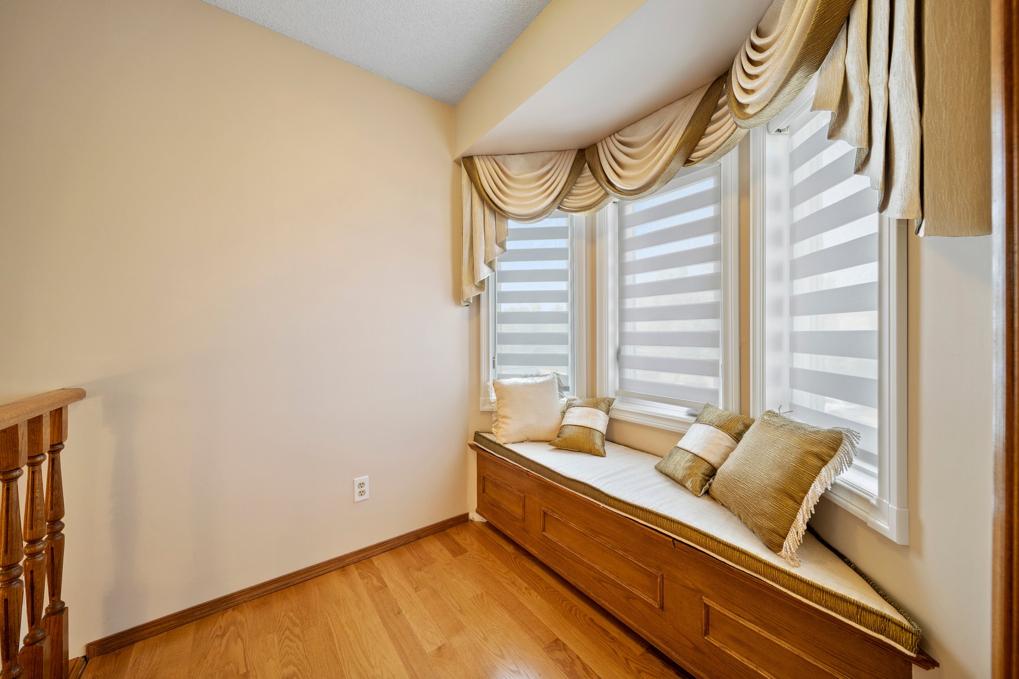 327 Douglas Woods Drive Southeast, Calgary, 4 Bedrooms Bedrooms, ,3.5 BathroomsBathrooms,Houses,For Rent,327 Douglas Woods Drive Southeast,3210