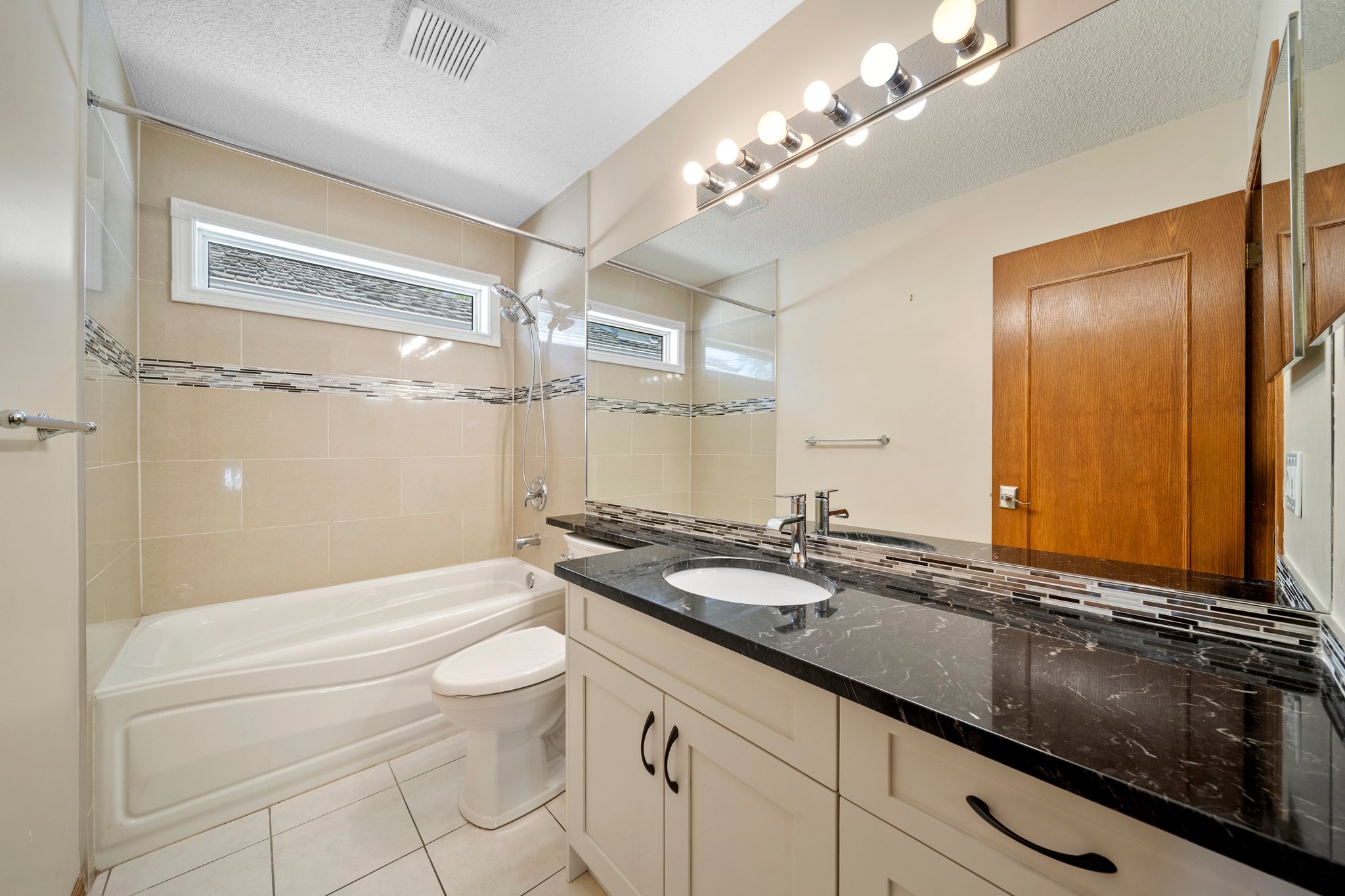 327 Douglas Woods Drive Southeast, Calgary, 4 Bedrooms Bedrooms, ,3.5 BathroomsBathrooms,Houses,For Rent,327 Douglas Woods Drive Southeast,3210