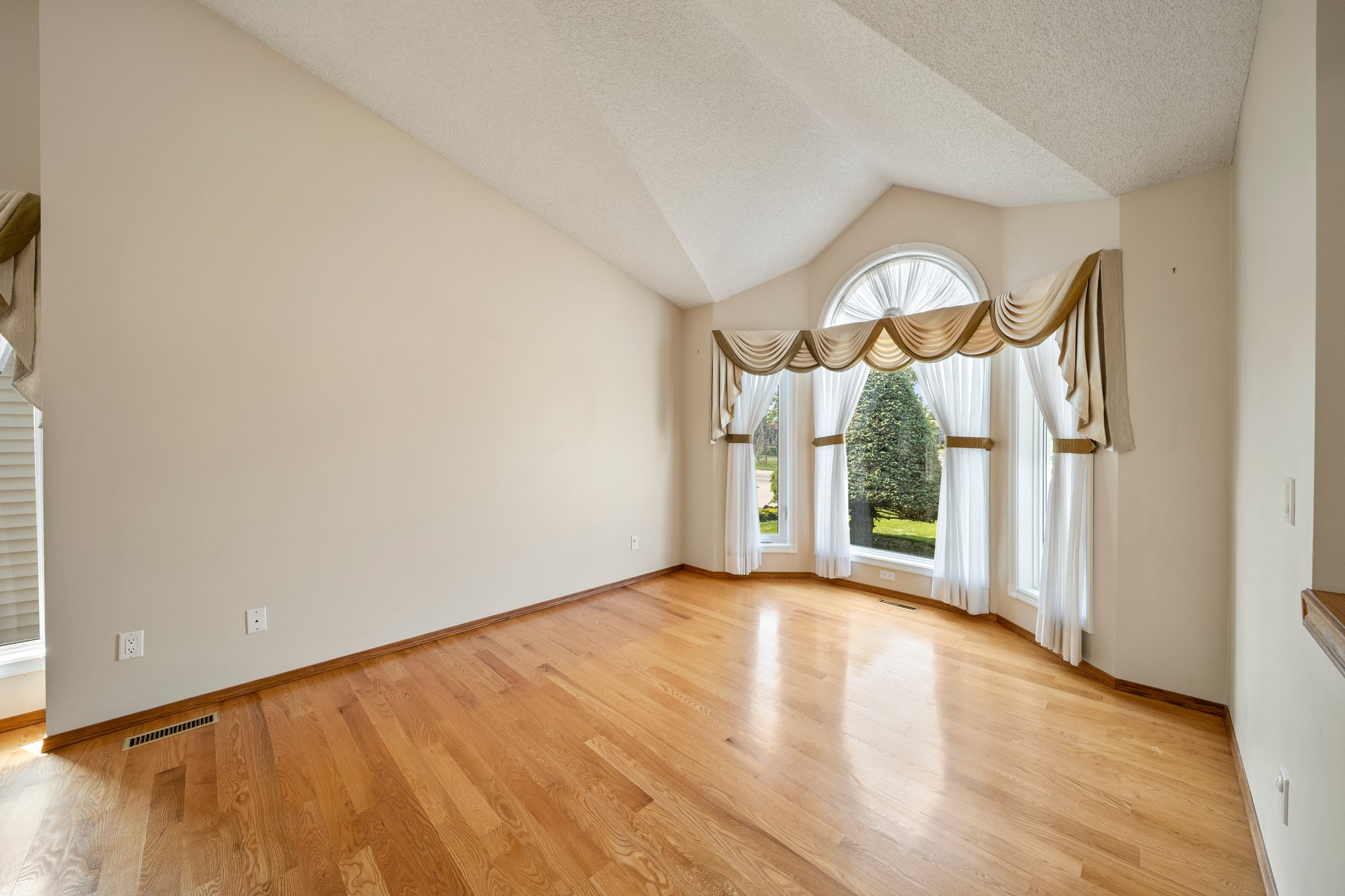 327 Douglas Woods Drive Southeast, Calgary, 4 Bedrooms Bedrooms, ,3.5 BathroomsBathrooms,Houses,For Rent,327 Douglas Woods Drive Southeast,3210